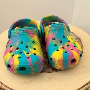 CROCS Kids Tie-Dye Clogs in Turquoise, Yellow & Pink